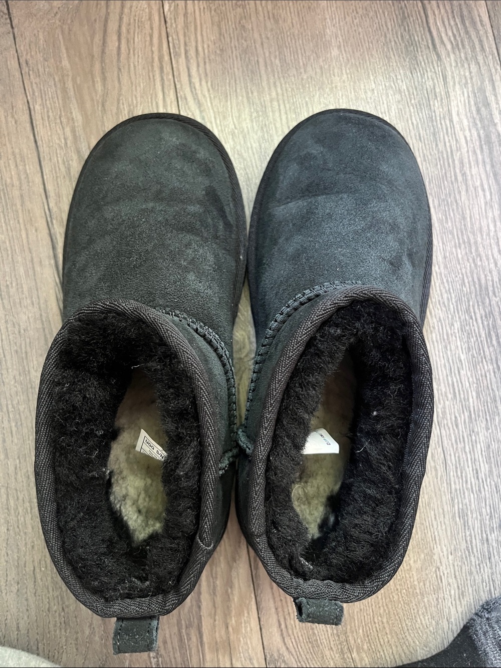 UGG Kids Classic Ultra Mini Boot - Black Size 2 - Picture 8 of 13